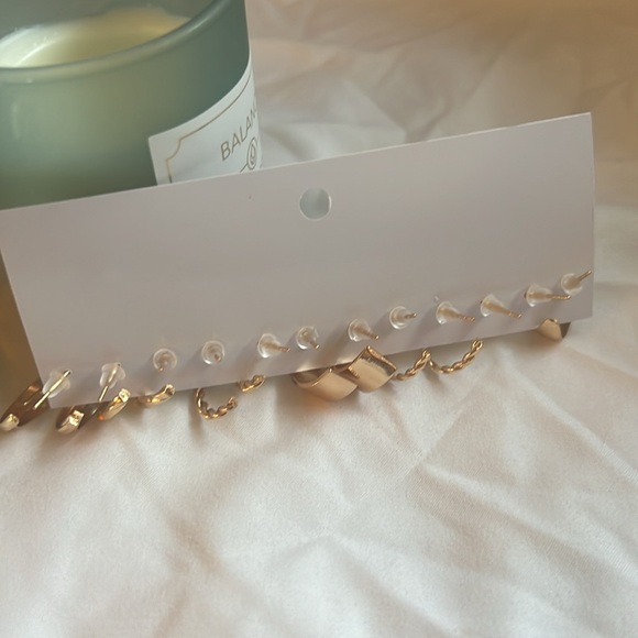 Gold hoop earrings set of 6 NWT women’s jewlery accessories dainty bridal hoops - Picture 4 of 4